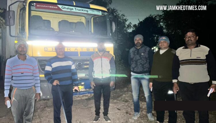 Letter from Tehsildar of Karjat to Khed Gram Panchayat and Talathi, Illegal sand transport tipper in possession of revenue squad