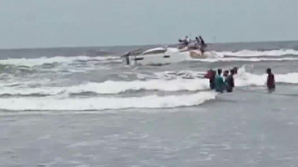 Conspiracy of assassination in Maharashtra? AK 47 rifles found in suspicious boat found off Raigad beach, Home Minister devendra fadanvis gives important information in Assembly