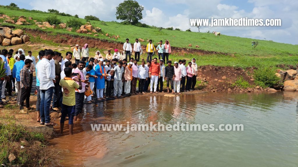 Jalkranti of MLA Ram Shinde on the border of Marathwada, joy in the farming class, Jal Pujan by Ram Shinde,Farmers thanked MLA Ram Shinde