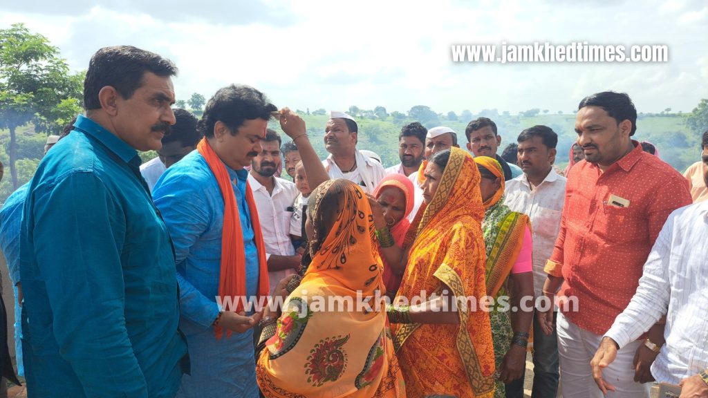 Jalkranti of MLA Ram Shinde on the border of Marathwada, joy in the farming class, Jal Pujan by Ram Shinde,Farmers thanked MLA Ram Shinde