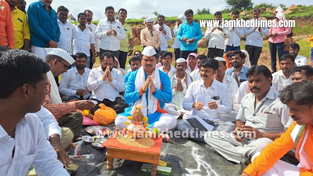 Jalkranti of MLA Ram Shinde on the border of Marathwada, joy in the farming class, Jal Pujan by Ram Shinde,Farmers thanked MLA Ram Shinde