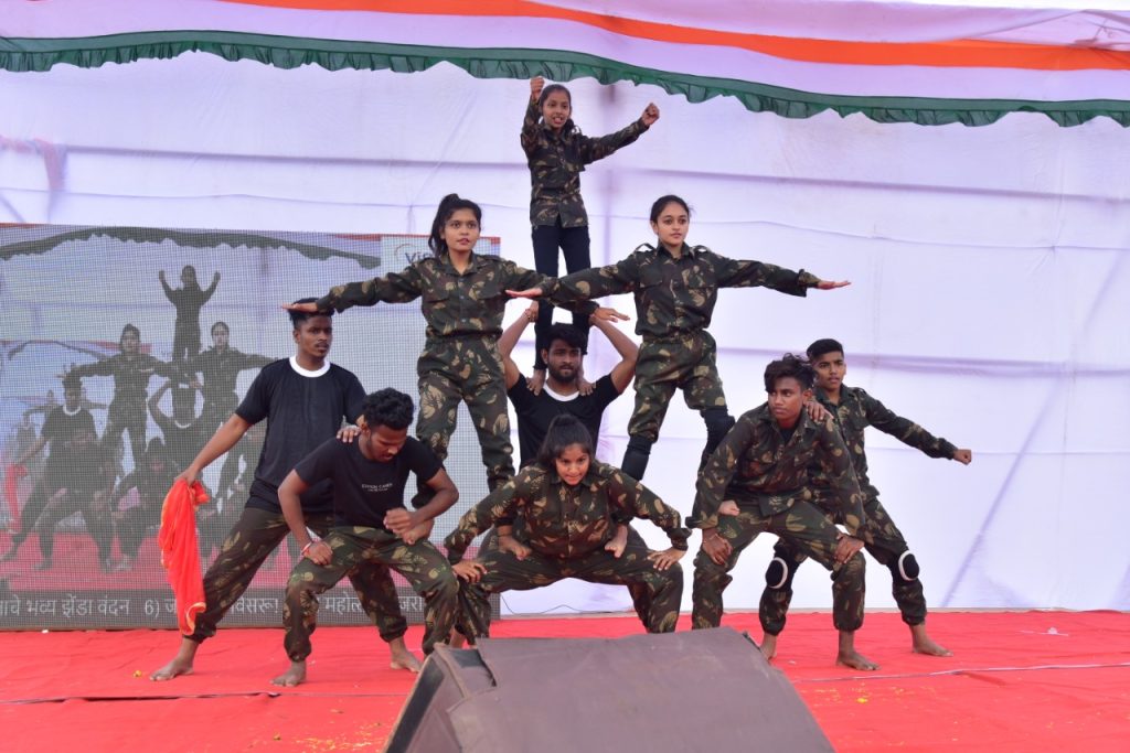 100 feet tiranga flag was hoisted at Constitution Square of Jamkhed in the presence of thousands of citizens