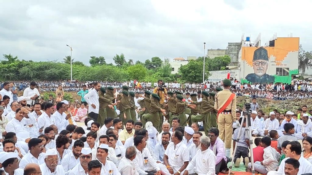 100 feet tiranga flag was hoisted at Constitution Square of Jamkhed in the presence of thousands of citizens
