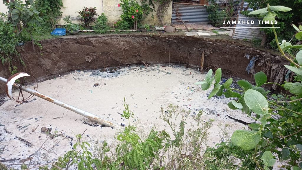 55-year-old well in Khare Karjune village collapsed, life of citizens in danger