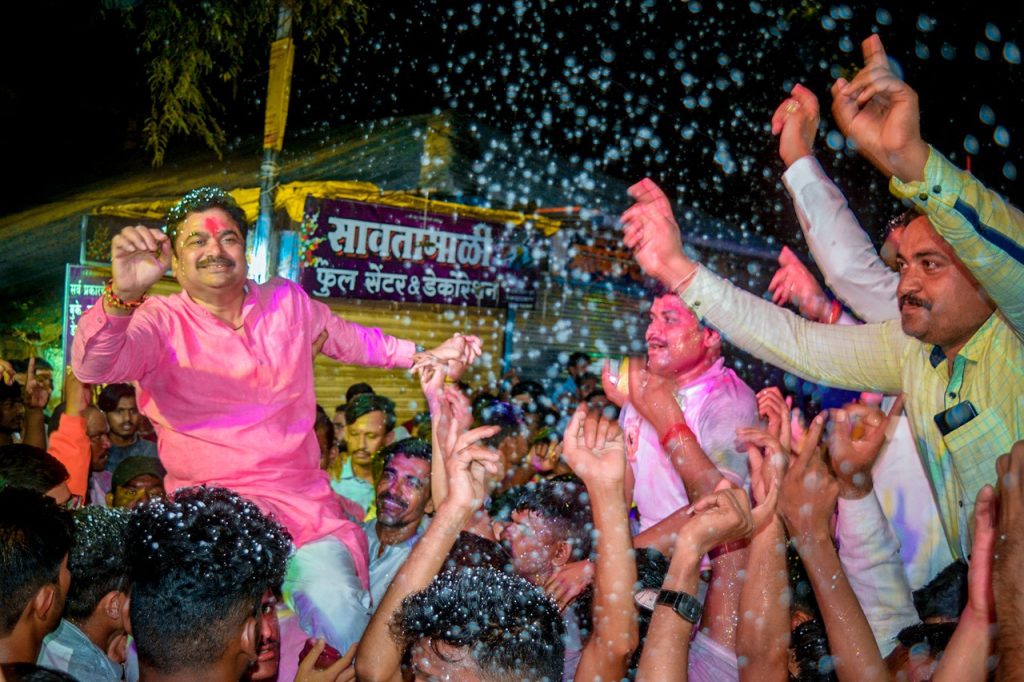mla Ram Shinde's dominance in Ganesh Visarjan procession, ram Shinde's dance is discussed in the state, Ramji ki nikli sawari Ramji ki lila hai nyari,