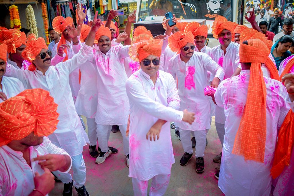 Jamkhed Police's Manmurad Dance to DJ's Beats, Ganesh Immersion Procession of Jamkhed Police Station Attracted the Attention of Jamkhedkars, Ganesh visarjan 2022, ganeshotsav 2022,