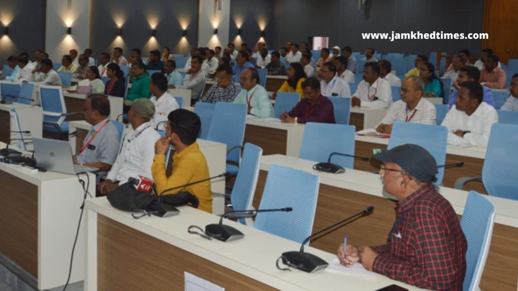 Animal Husbandry Minister Radhakrishna Vikhe Patil's big announcement about lumpy disease