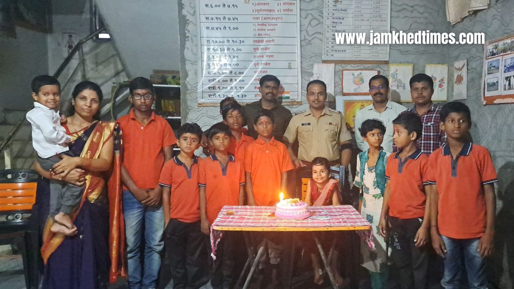 Police Constable Arun Pawar Maintains Unique Social Commitment, celebrates beloved daughter's birthday with disabled, distributes school materials to Urdu school students