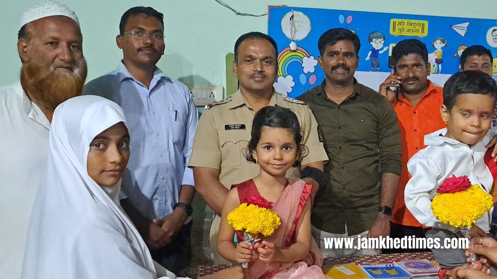 Police Constable Arun Pawar Maintains Unique Social Commitment, celebrates beloved daughter's birthday with disabled, distributes school materials to Urdu school students