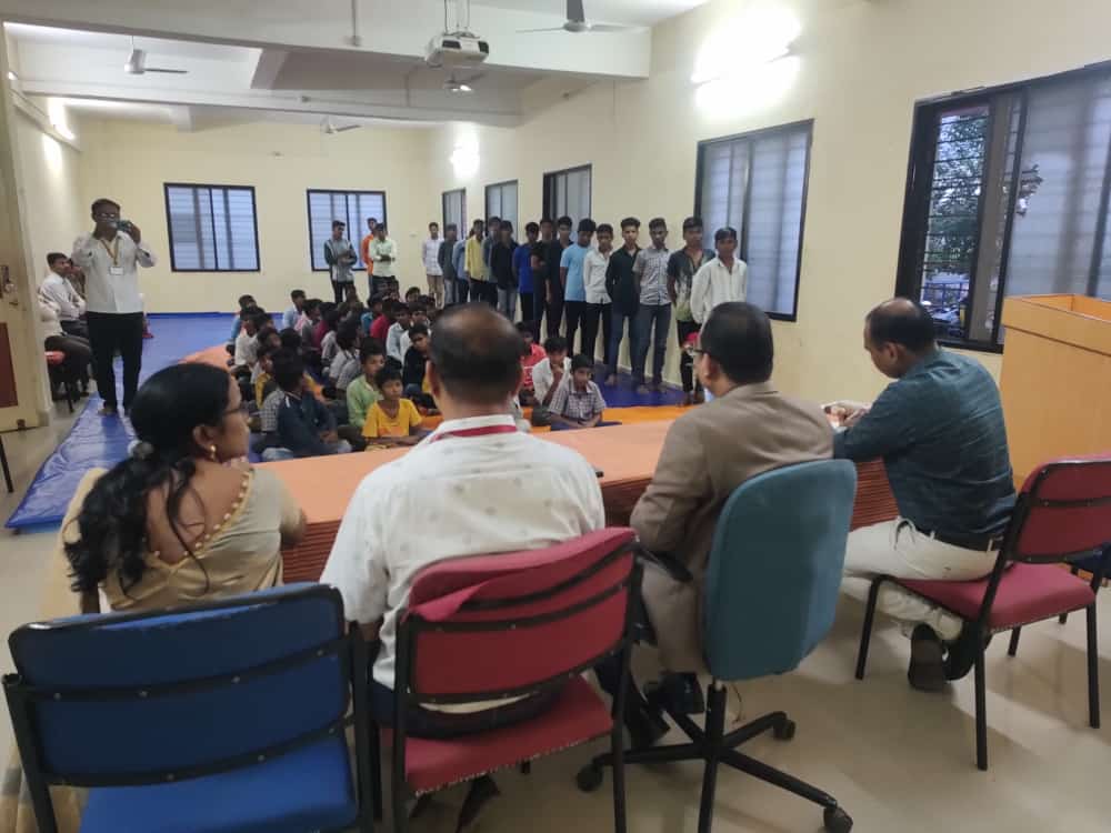 State Social Welfare Commissioner Dr. Prashant Naranvare interacted with the students of Jamkhed 