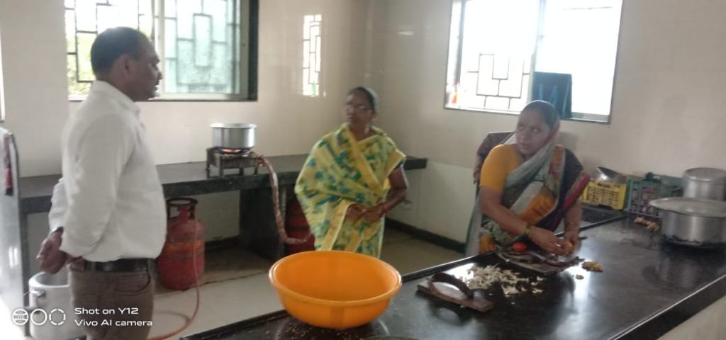 State Social Welfare Commissioner Dr. Prashant Naranvare interacted with the students of Jamkhed 