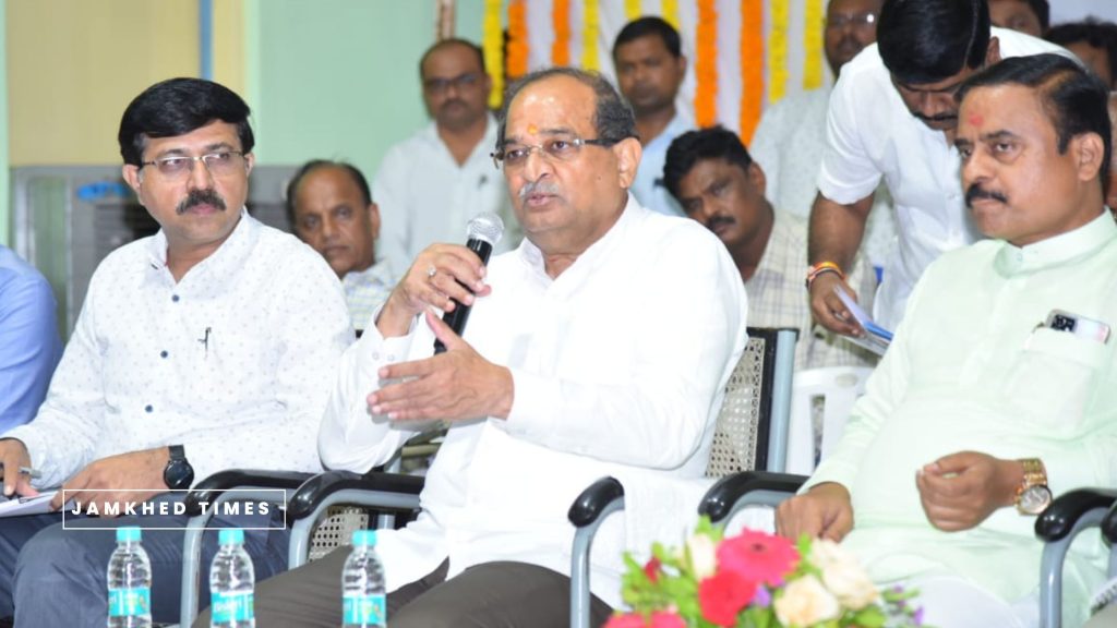 Take action without succumbing to any political pressure - Revenue Minister Radhakrishna Vikhe Patil's order