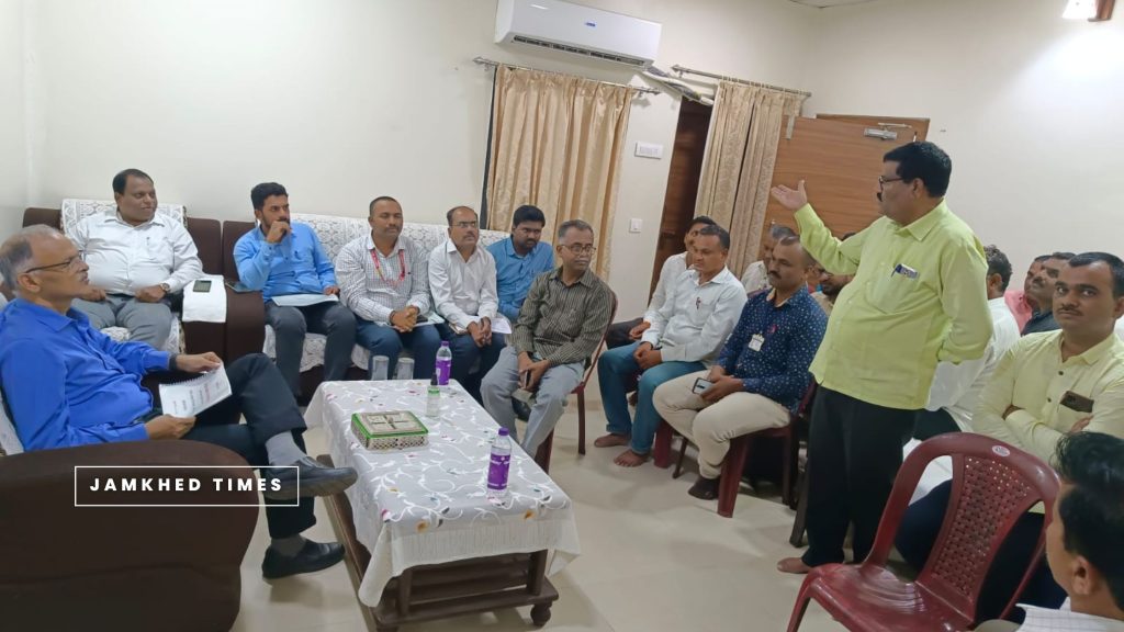 20 BLO in Karjat Jamkhed honored, Aadhaar linking will make the voter list clean and healthy - Chief Electoral Officer Shrikant Deshpande