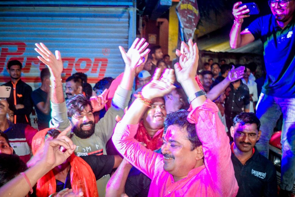 mla Ram Shinde's dominance in Ganesh Visarjan procession, ram Shinde's dance is discussed in the state, Ramji ki nikli sawari Ramji ki lila hai nyari,
