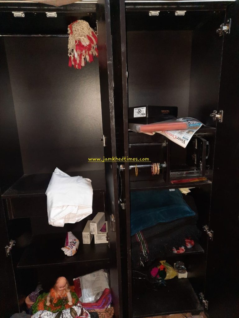 Burglary in broad daylight in Kharda police station limits, kharda news