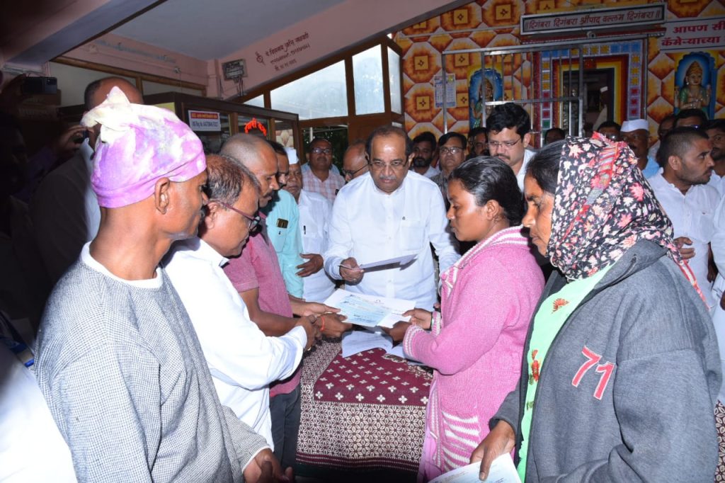 Distribution of government assistance of four lakh rupees each to the heirs of the deceased in the electricity accident, Radhakrishna vikhe patil Sangamner News,