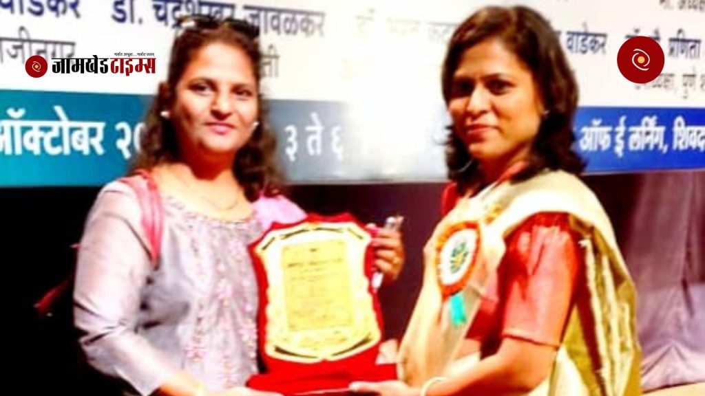 Dr Sanjay Raut won the first place in state level singing competition in pune, doctor day 2022