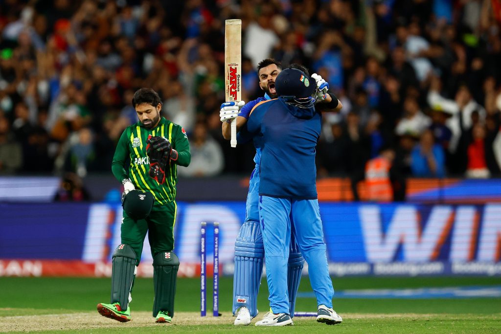 India vs Pakistan match turning points, Those two balls in India vs Pakistan match became the turning point of India's victory, Double bang of Diwali in India with Virat Kohli's brilliant game,