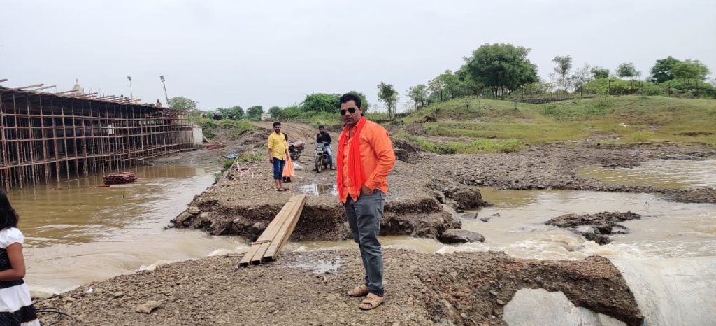 Disturbance in another Diwali.. Bridge over river Bhawar washed away, Jamkhed-Patoda road closed for traffic again, jamkhed news today
