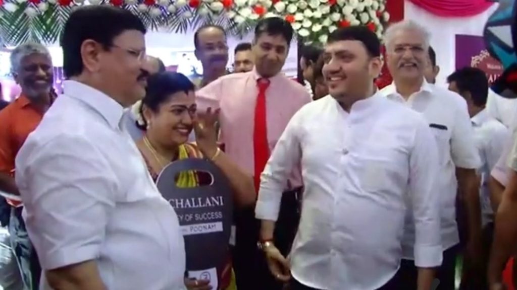 Diwali 2022 Bonuses and Gifts News, Owner of Jayanti jewelery store in Chennai gifts cars and bikes to employees on Diwali, Jayanti Lal Chalani,Diamond merchant Savji Dholakia news,