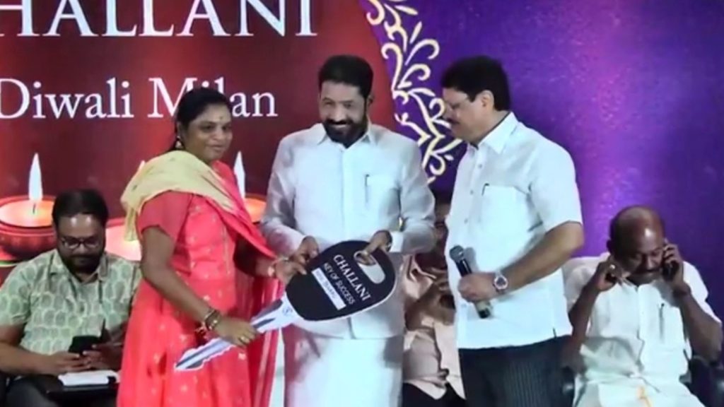 Diwali 2022 Bonuses and Gifts News, Owner of Jayanti jewelery store in Chennai gifts cars and bikes to employees on Diwali, Jayanti Lal Chalani,Diamond merchant Savji Dholakia news,