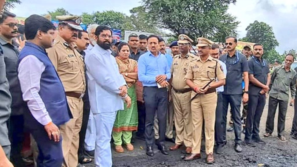 12 people died and 28 people were injured in Nashik bus accident that shook the heart, Chief Minister Eknath Shinde inspected the incident site in Nashik Bus Accident