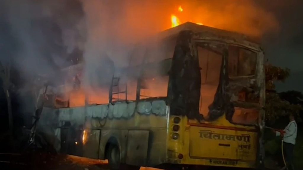 12 people died and 28 people were injured in Nashik bus accident that shook the heart, Chief Minister Eknath Shinde inspected the incident site in Nashik Bus Accident