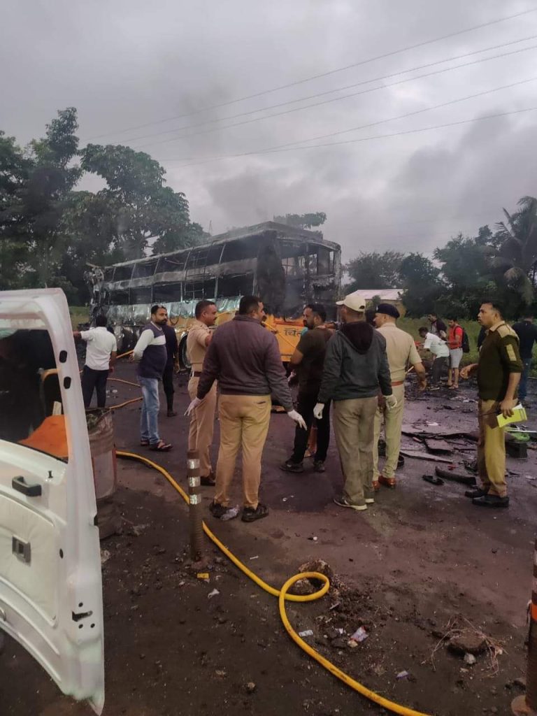 12 people died and 28 people were injured in Nashik bus accident that shook the heart, Chief Minister Eknath Shinde inspected the incident site in Nashik Bus Accident