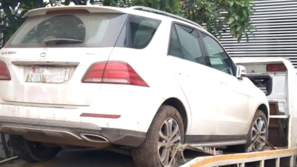 Ratnadeep president Dr. Bhaskar More's car met with an accident, More's family narrowly escaped