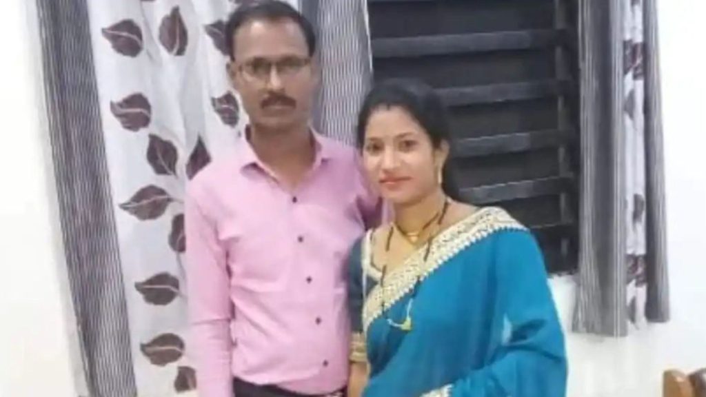 Shocking, First cut his wife's throat husband committed suicide, economic crisis claimed the lives of husband and wife, bhandara tumsar Gobarvahi Sitasangvi news,