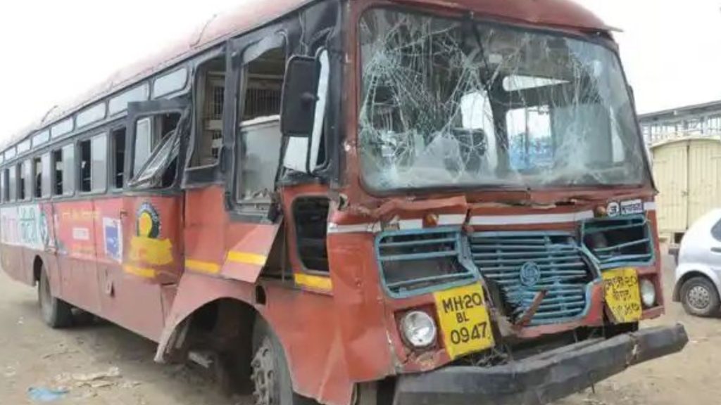 Speeding bus blows up container, 40 injured, some students among injured, Bhusawal road accident