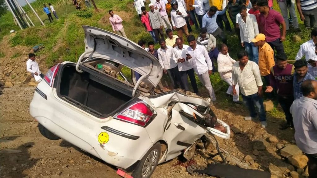 terrible accident in the car of the devotees returning after darshan of the goddess, 5 people were killed, 10 injured, udgir chakur bus accident news today 