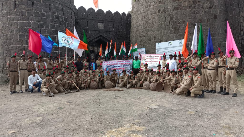 Rashtriya Chhatra Sena's debut in the Amritmohatsvi year, cleanliness campaign was implemented by Jamkhed NCC