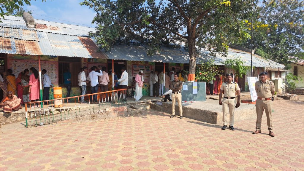 Ratnapur, Rajuri and Shiur polling was 47 percent till noon