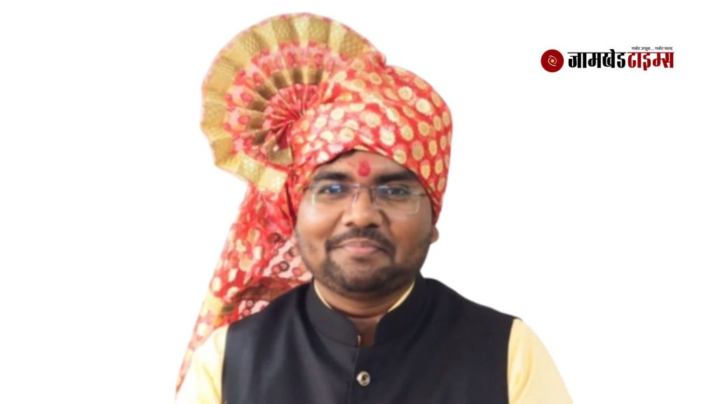 Queues of political leaders and activists to welcome the new mukhyadhikari ajay salve