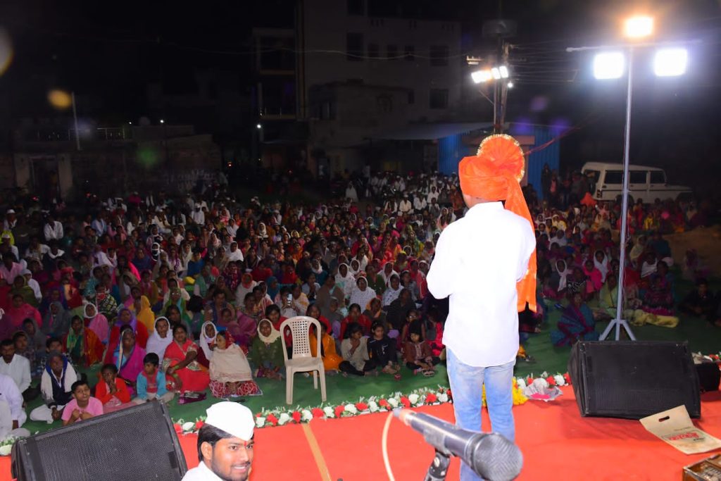 Stand firm with Prashant Shinde, who does social service sincerely round the clock - Dnyaneshwar Mauli Pathade Maharaj