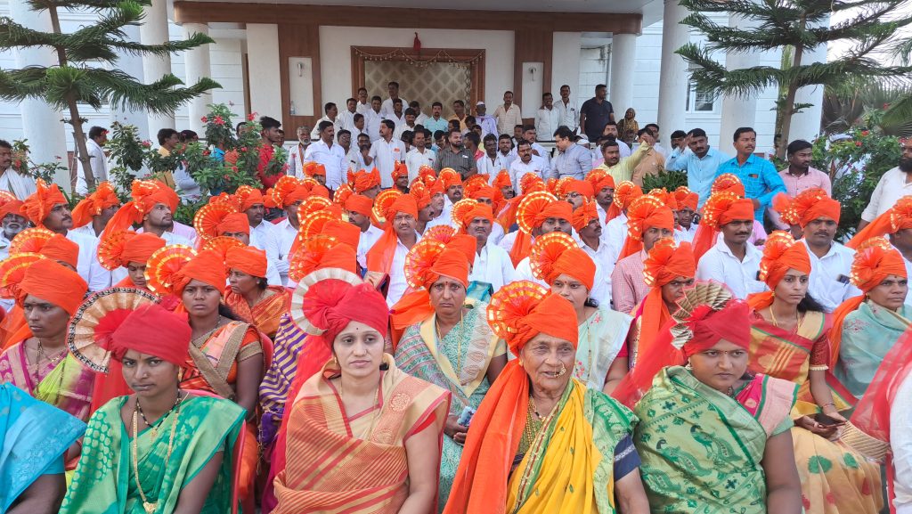 From here on no one will suffer from politics and administration, MLA Ram Shinde assured the workers, grand felicitation ceremony was held in Chondi for newly elected Sarpanch and members,