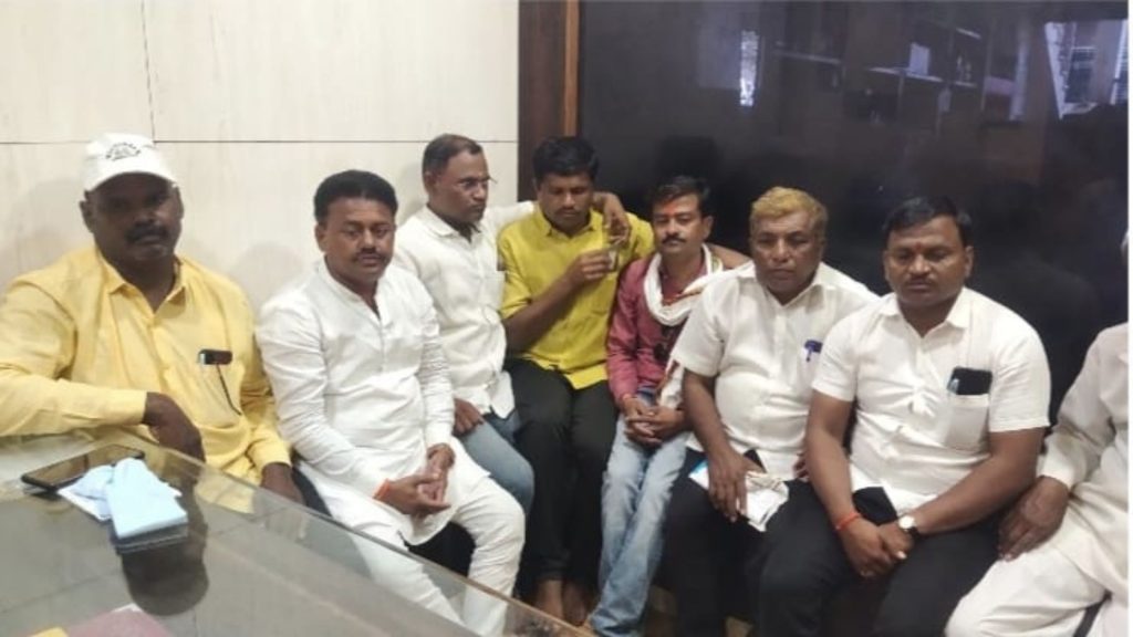 new twist in Ratnapur, Vare-More Sehmathi Express fell before running on the track, Jamkhed taluka's attention turned to the role of Suryakant More