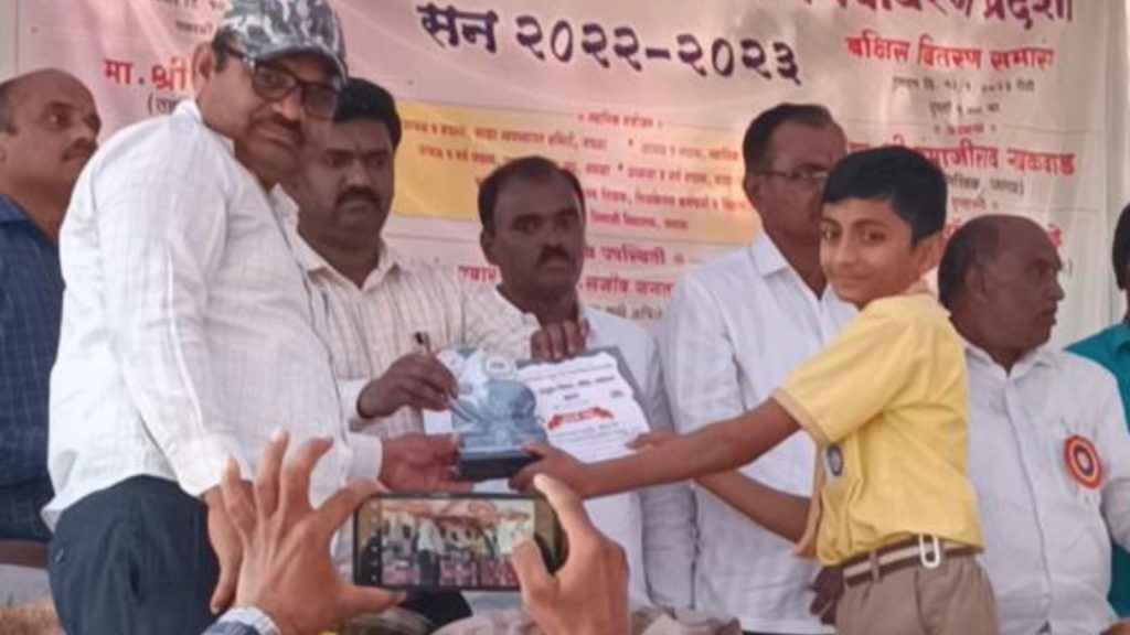 Aryan Gaikwad of Oxford English School bagged first rank in Mathematics Science Environment Exhibition