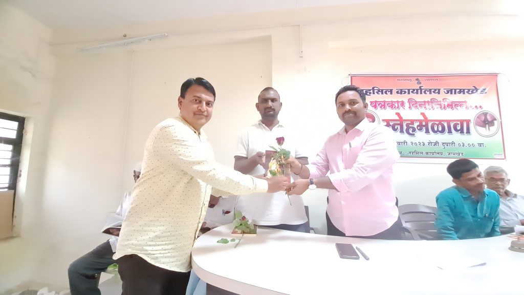 Jamkhed, it is the right of journalists to show us our mistakes, journalists should work for the poor - Tehsildar Yogesh Chandre, Jamkhed Tehsil Office celebrates Journalist's Day with great enthusiasm