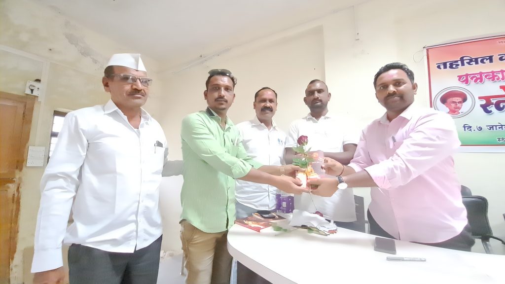 Jamkhed, it is the right of journalists to show us our mistakes, journalists should work for the poor - Tehsildar Yogesh Chandre, Jamkhed Tehsil Office celebrates Journalist's Day with great enthusiasm