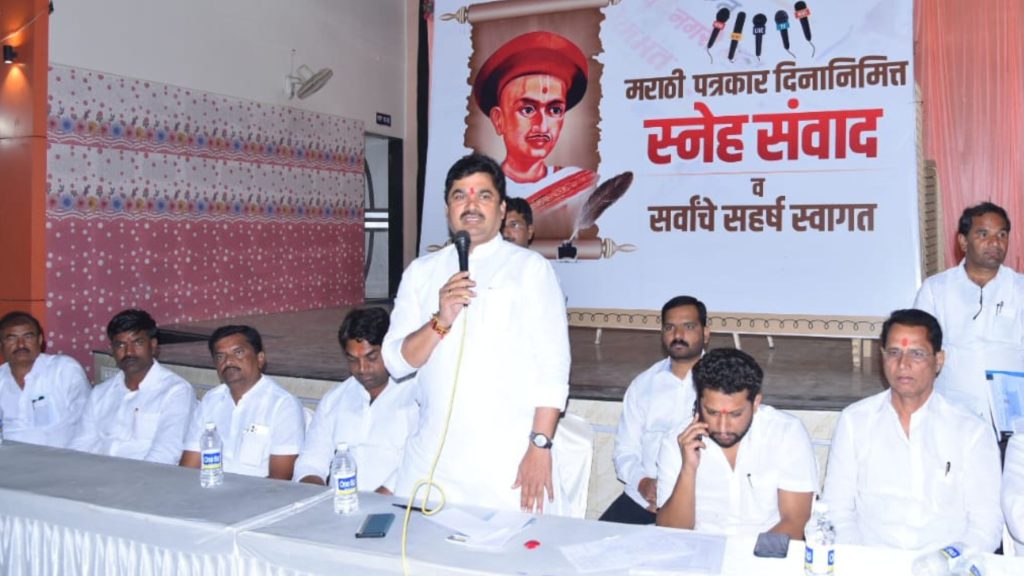 In Jamkhed there is plan to fill asphalt pits with Muruma for three years, MLA Prof. Ram Shinde's lashing by saying that you should kill us but don't leave anyone else,