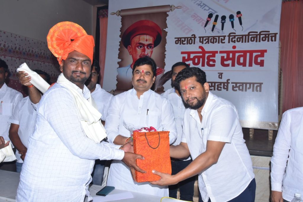 In Jamkhed there is plan to fill asphalt pits with Muruma for three years, MLA Prof. Ram Shinde's lashing by saying that you should kill us but don't leave anyone else,