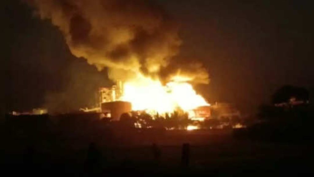 AHMEDNAGAR BREAKING, Massive fire breaks out at Ethanol plant in Gangamai Sugar Factory, many feared injured, shevgaon news, 