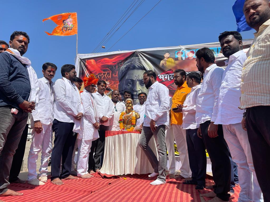 Blue salute to saffron storm, Shiv Jayanti celebrated by Bhim Sainiks at Constituent Chowk jamkhed became eye-catching, jamkhed shiv Jayanti news,