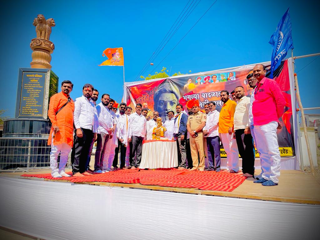 Blue salute to saffron storm, Shiv Jayanti celebrated by Bhim Sainiks at Constituent Chowk jamkhed became eye-catching, jamkhed shiv Jayanti news,