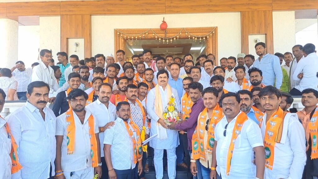 Jamkhed, Political earthquake in Khardya, 100 Dalit youths joined BJP, BJP leader Ravindra Suravse's move shocked opponents,