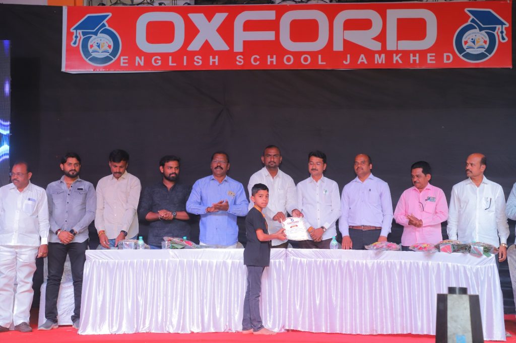 Oxford English School's innovative initiative to unleash students' talents lauded - Group Education Officer Kailas Khaire, jamkhed latest news,