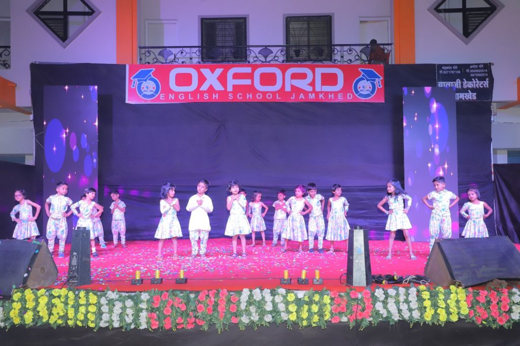 Oxford English School's innovative initiative to unleash students' talents lauded - Group Education Officer Kailas Khaire, jamkhed latest news,