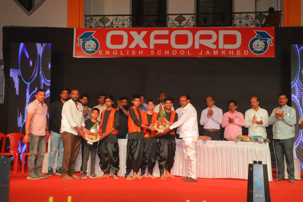Oxford English School's innovative initiative to unleash students' talents lauded - Group Education Officer Kailas Khaire, jamkhed latest news,